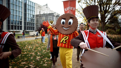 Nestled in the charming town of Round Ridge, PA, campus life at Reese’s University is every student’s dream come true where there is something for everyone to sink their teeth into—including chocolate and peanut butter.