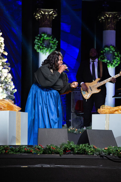 2020 Sunday Best winner Stephanie Summers takes the stage at the McDonald’s Inspiration Celebration® Gospel Tour Holiday Experience.