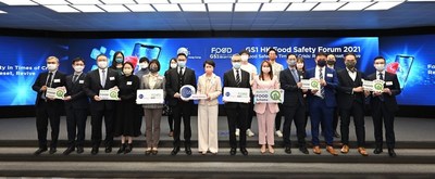 Dr. Chui Tak-yi, Under Secretary for Food and Health (front row, sixth from left); Ms. May Chung, Chairlady of Hong Kong Food and Beverage Industry Advisory Board of GS1 HK, and General Manager of Nestlé Hong Kong Ltd. (front row, fifth from left); Ms. Anna Lin, Chief Executive of GS1 HK (front row, seventh from left), guest speakers and representatives from supporting organisations joined the 7th Food Safety Forum.