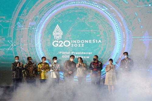 (from left) Governor of Jakarta Anies Baswedan, Vice Chairman of BPK Agus Joko Pramono, Deputy Speaker of the Indonesian House of Representatives Lodewijk F Paulus, Coordinating Minister of Economic Affairs Airlangga Hartarto, Minister of Finance Sri Mulyani, Bank Indonesia Governor Perry Warjiyo, Chair Business 20 Shinta Widjaja Kamdani, dan Co Chair Youth 20 Michael Victor Sianipar attend the opening of 2022 G20 Ceremony in Jakarta, Wednesday. Indonesia G20 Presidency begins from December 1, 2021 until November 30, 2022 with the theme "Recover Together, Recover Stronger". ANTARA FOTO/Hafidz Mubarak A/wsj.