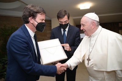 Pope Francis greets Martin Roscheisen, CEO of Diamond Foundry, as Roscheisen presents a foundry-created diamond to His Holiness The Pope on Thanksgiving Day 2021 in Rome, Italy.