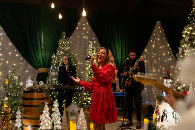 Country music star Mickey Guyton performs a dazzling rendition of “O Holy Night” as part of Cracker Barrel Old Country Store’s “Sounds of the Season: Together Again” holiday special, available on the brand’s YouTube and Facebook channels beginning Dec. 15.