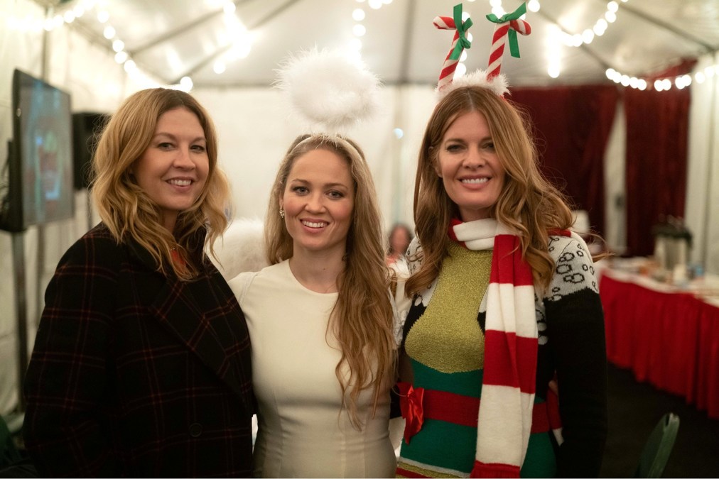 Christmas Giveaway 2022 Celebrities Celebrities Tell 'Christmas Stories' To Benefit Underserved Children