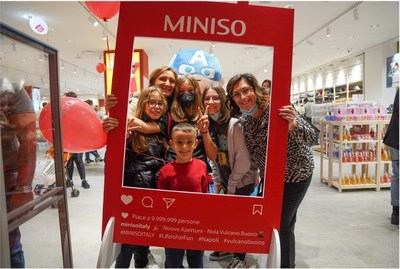 L'inaugurazione del flagship store MINISO al CC Vulcano Buono