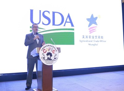 Mr. Mark Hanzel, Deputy Director of USDA's Agricultural Trade Office in Shanghai, shared numerous advantages of the U.S. pet food industry, including in-depth research on nutrient requirements based on pet physiology and veterinary medicine, manufacturing technologies, convenient access to a wide variety of premium rendered animal proteins and fats, and the availability of other pet food ingredients made by various U.S. agricultural sectors.