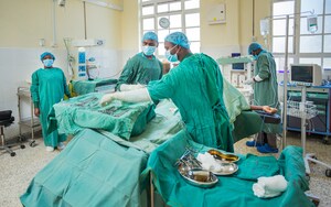 Proximie se asocia con Jhpiego en una nueva iniciativa para mejorar la atención quirúrgica obstétrica