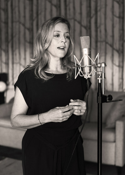 Renowned UK soprano Harriet Fraser releases Holiday single, Rocking Carol (photo credit: Nicola Buck)