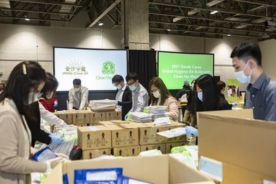 Around 150 Sands China team members and members of local community groups work together Dec. 16 at The Venetian Macao to build 20,000 hygiene kits for global charity Clean the World.