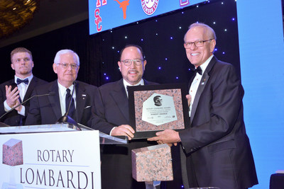 The Rotary Lombardi Humanitarian Award®, a prestigious national award, last given 10 years ago, was presented to President | CEO of Goya Bob Unanue at the 48th Rotary Lombardi Award®, an annual event that recognizes the nation’s best college football linemen and celebrates the memory of one of football’s greatest coaches.
