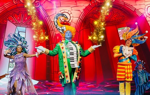 POMP, SNOW & CIRQUEumstance