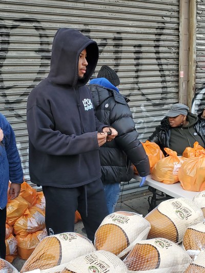 Saquon Barkley posts up in front of Southern Medical Suites for a Turkey Giveaway to feed 500+ families in the Bronx.