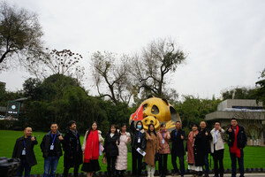 Sichuan Daily: Following Poets to the Giant Panda