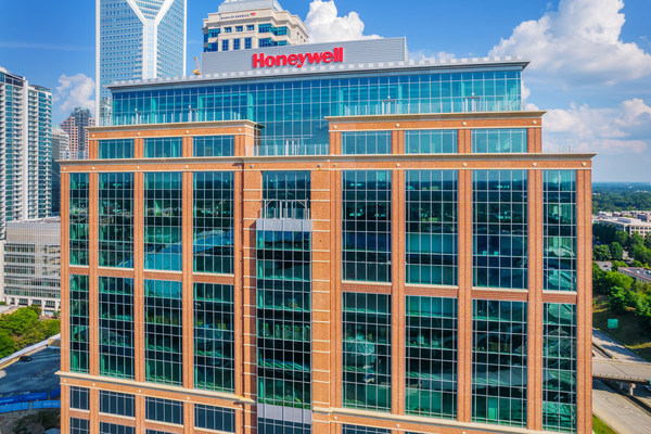 Honeywell's headquarters building at Charlotte's Legacy Union mixed-use development (Photo credit: Clear Sky Images)