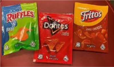 Ruffles, Doritos, Fritos
emballé pour ressembler aux grignotines Ruffles, Doritos et Fritos (Groupe CNW/Santé Canada)