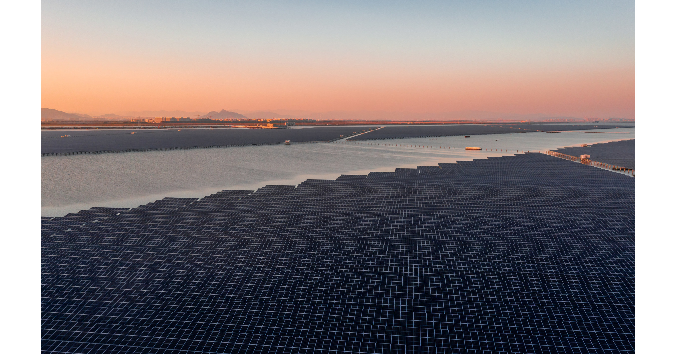 The Largest-scale in Asia! A New Milestone of Astronergy/CHINT Solar -- Wenzhou Taihan 550MWp Aquaculture-PV Complementary Solar Plant Connected to Power Grid at Full Capacity