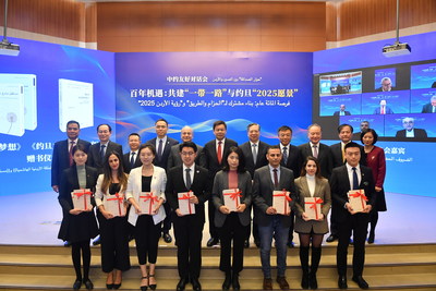 Group Photo of Leaders Attending the Conference with Chinese and Arab Youth Representatives