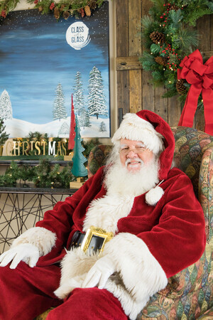 Dan Barrett, Life-Long Santa Claus Brings Back the Magic of Christmas for 5-Year-Old Boy