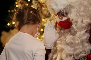 SUSTAINABLE SANTA - NONPROFIT ATRIUM 916 DELIVERS ONE OF THE MOST MAGICAL SANTA PHOTO EXPERIENCES