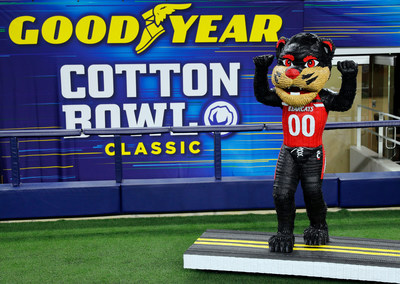Goodyear celebrates the University of Cincinnati’s road to the Goodyear Cotton Bowl Classic by unveiling life-sized tire art of the Bearcat mascot. The artwork – which took more than 182 hours to complete – is made from 140 Goodyear tires, approximately 7,000 staples and stands nearly seven feet tall. (Richard Rodriguez/AP Images for Goodyear)