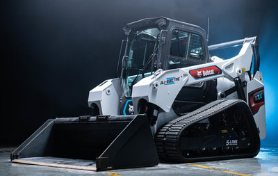 The Bobcat T7X requires no diesel fuel and produces zero emissions, all while providing the power and performance associated with diesel-powered machines.