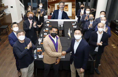Hyundai Heavy Industries Group signed a memorandum of understanding with Palantir Technologies to build a big data platform for the Group’s core businesses. Kisun Chung, CEO of Hyundai Heavy Industries Holdings, on the right in the front row; Shyam Sankar, COO of Palantir on the left; and Alexander C. Karp, CEO of Palantir in the video in the upper center.