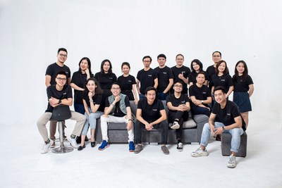 CEO Truong Cong Thanh (in the middle) with the main team of Ecomobi Social Selling Platform