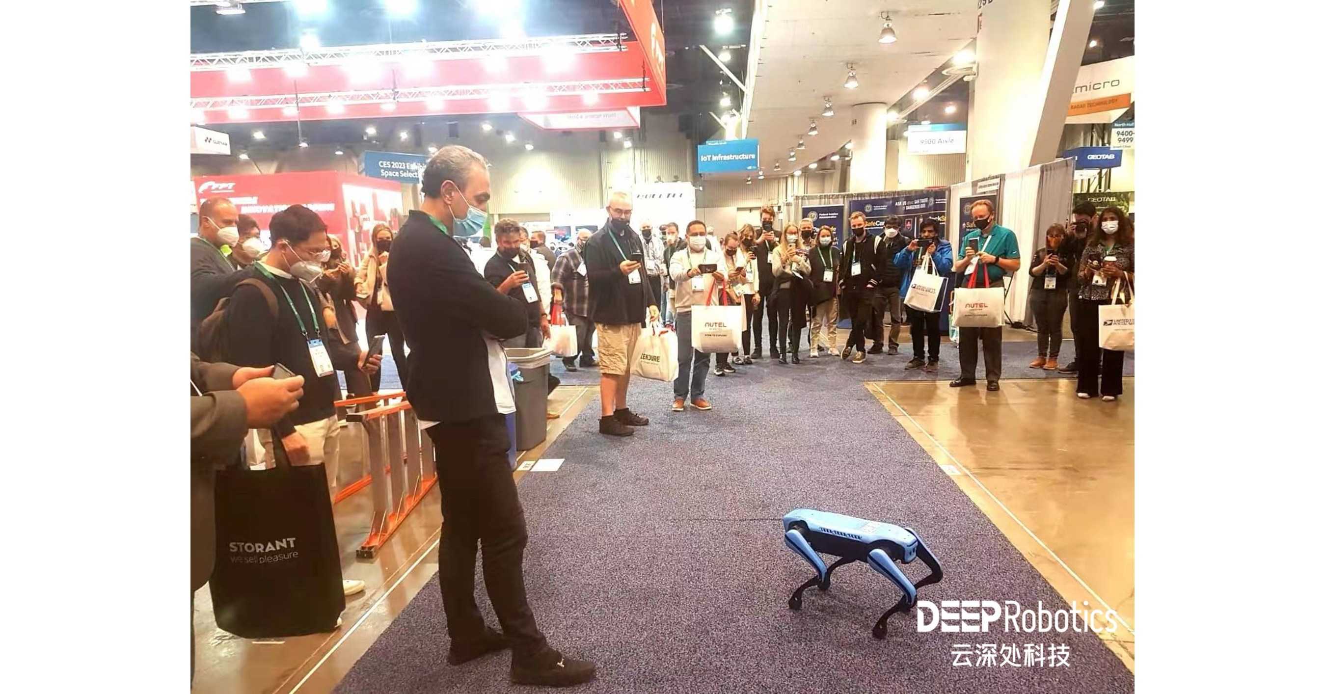 DEEP Roboticsʼ Jueying Lite2 Roboterhund feiert sein Deb&uuml;t auf der CES 2022