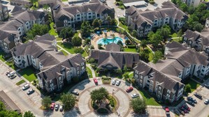 Venterra Realty Acquires Houston Multi-Family Community