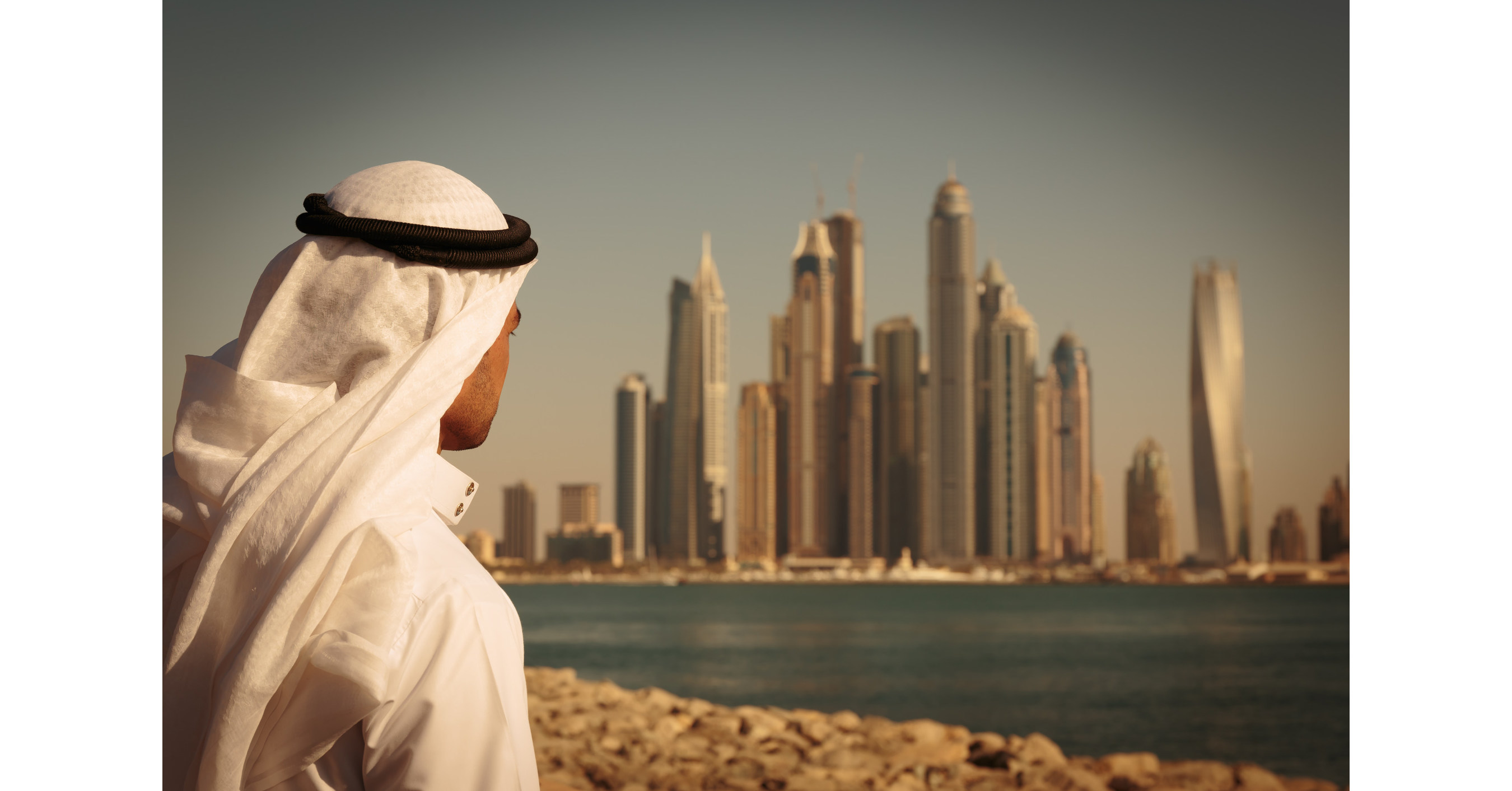 Дубай можно ли в шортах. Дубай. Объединённые арабские эмираты. Арабские эмираты люди. Дубай люди.