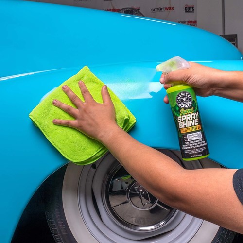 This easy-to-use, synthetic super polymer spray wax rapidly delivers a deep, reflective streak-free shine along with unparalleled paint protection to all glossy painted surfaces, glass, metal, chrome and wheels.