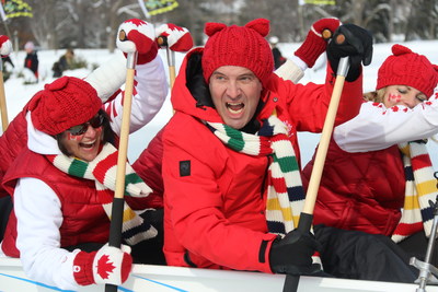 Canadian team paddling with Rick Mercer (CNW Group/Ottawa Ice Dragon Boat Festival)