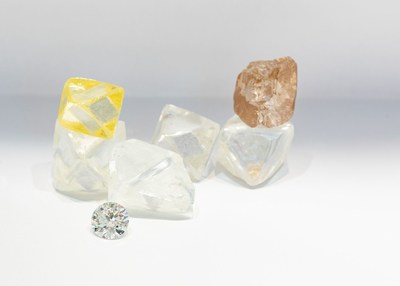 A selection of rough and polished diamonds recently recovered from the Company’s Gahcho Kué mine (CNW Group/Mountain Province Diamonds Inc.)
