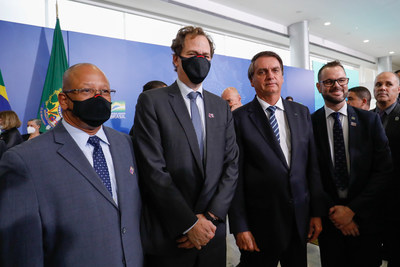 (L-R) Mr. John Lopes, Forever Oceans President, Brazil, Mr. Bill Bien, Forever Oceans CEO, Brazilian President Mr. Jair Bolsonaro, Secretary of Aquaculture and Fisheries Mr. Jorge Seif Jnior, attending to an event at the Palcio do Planalto, in Braslia, where the contract for Concession of the Use of Union Domain Waters between the Union and Forever Oceans. Photo credit: Alan Santos/PR