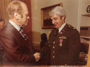 Bob Barrett, Military Aide and Chief of Staff to Gerald R. Ford, Dies at 83