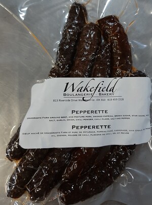 Avis de ne pas consommer des pepperettes fabriquées par la boulangerie Wakefield et vendues à température ambiante