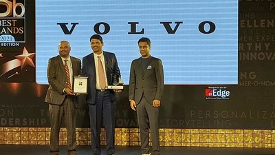 Mr. Dimitrov Krishnan, Managing Director of Volvo Construction Equipment India receives the Best Brands in 2021 award by Economic Times