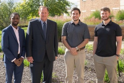 Alumnus Steve Klotz with EMU business students fall of 2021.