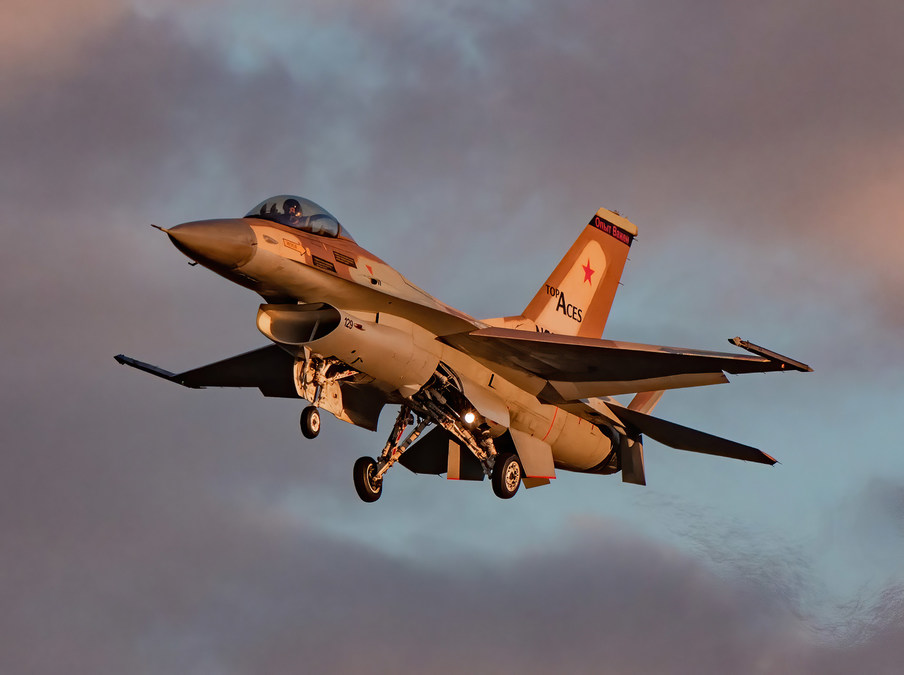 Un général soupçonné d'utiliser un avion de chasse pour son usage personnel  