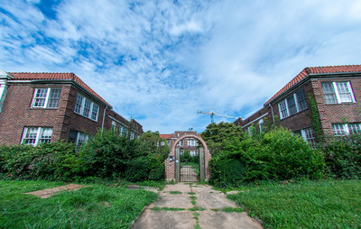 Winnwood Apartments Entry Gate