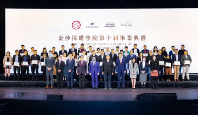 Graduates of the 10th intake attended the graduation ceremony of the Sands Procurement Academy last Friday at The Londoner Macao. The academy helps local SMEs gain experience and capacity for working with large-scale international corporations like Sands China by sharing business knowledge and skills to promote the development of their businesses.