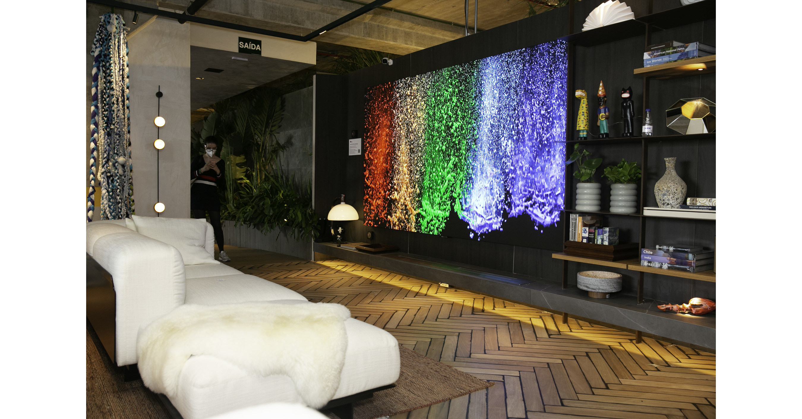 Tend&ecirc;ncia na CES 2022, telas grandes j&aacute; s&atilde;o realidade no Brasil com a LG LED 136