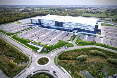 222 CitiGate Drive, a 2.8 million square foot Amazon fulfillment centre located in CitiGate Corporate Business Park in Barrhaven, a suburb of Ottawa (CNW Group/Crestpoint Real Estate Investments Ltd.)
