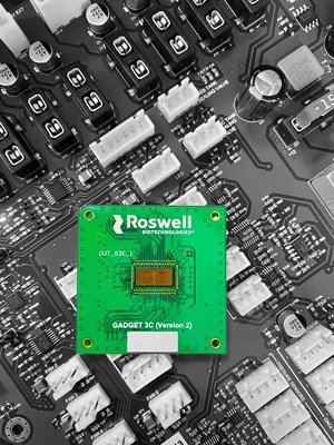 The Roswell Molecular Electronics Chip™️, the first scalable molecular electronics chip, uses single molecules as universal sensor elements in a circuit to create a programmable biosensor with real-time, single-molecule sensitivity and unlimited scalability in sensor pixel density.