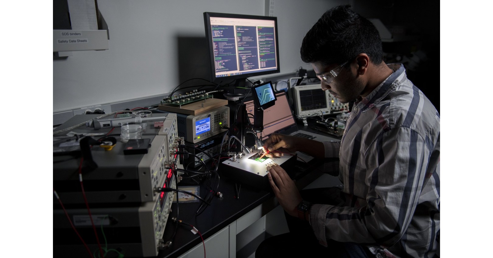 Roswell Biotechnologies Demonstrates First Scalable Molecular Electronics Chip in Peer-Review Paper Roswell Biotechnologies Demonstrates First Scalable Molecular Electronics Chip in Peer-Review Paper