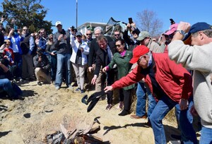 Annual Annapolis Oyster Roast &amp; Sock Burning