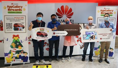 AppGallery Rewards-Guess the Ornaments’ winners Ismat Nazarul Mat Isa and Hii Tung Yue won a Proton X70 SUV and HUAWEI Mystery Box respectively.