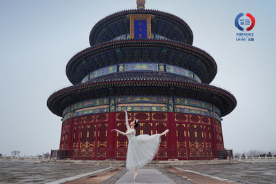 Chinese artist danced ballet in front of the Hall of Prayer for Good Harvest in Beijing