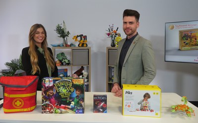 Presenters Jennifer Braun and Rob Taylor-Hastings introduce the ToyAward winners during the opening of Spielwarenmesse Digital. (PRNewsfoto/Spielwarenmesse eG)