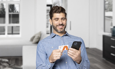 Customer using Amerant Mobile Banking.