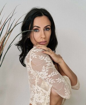 Clubhouse Media Group, Inc. Announces First IDF Soldier Kelsey Frances Joins HoneyDrip.com